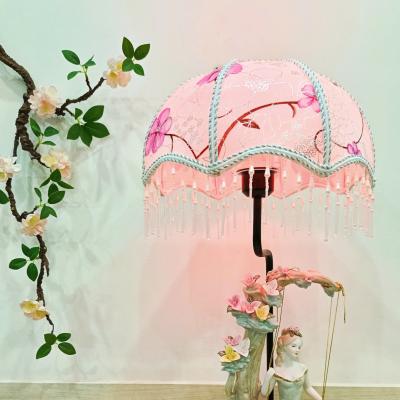 ĐÈN PHONG CÁCH CHÂU ÂU – CÔ GÁI NGỒI XÍCH ĐU